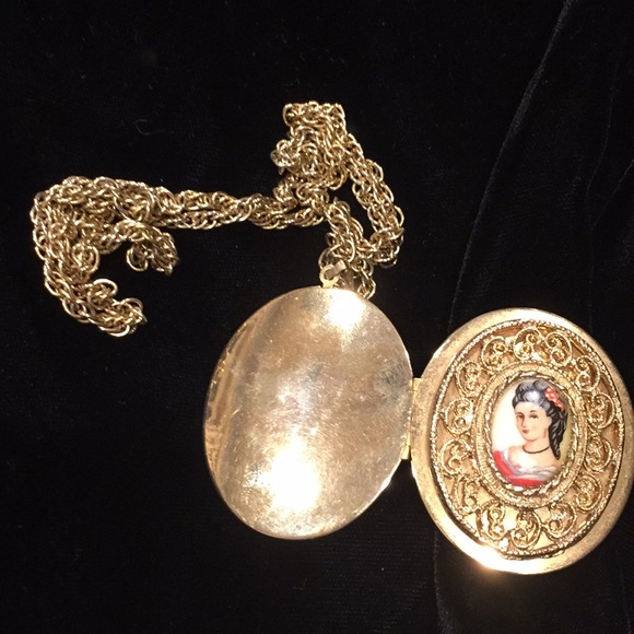 Vintage necklace LOCKET opens Gold Tone lady photo - Picture 3 of 8
